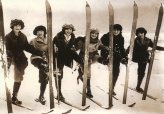 finland-skiers