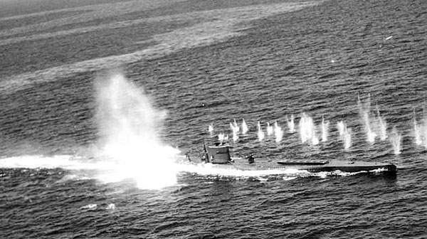 german-submarine-u-boat-hit-sinking-second-world-war-ww2-two