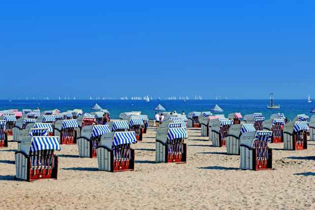 Baltic Beach Nudism - FKK and the naturist movement in Germany | VOICES